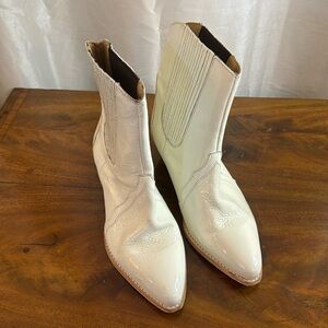 Free People

Free People New Frontier Chelsea Boot in Ivory Patent